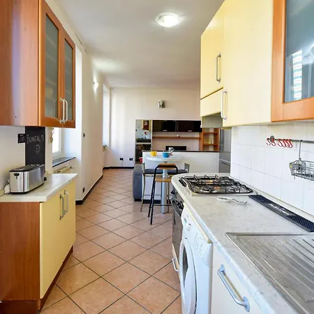 Apartment 2 Bedroom In Genoa